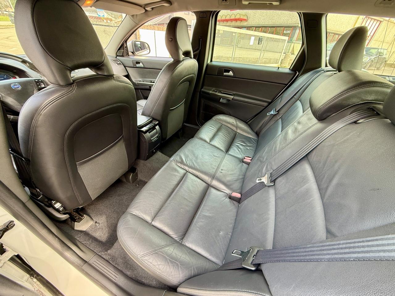 Volvo V50 DRIVe R-design 2012 1.6D OK NEOPATENTATI