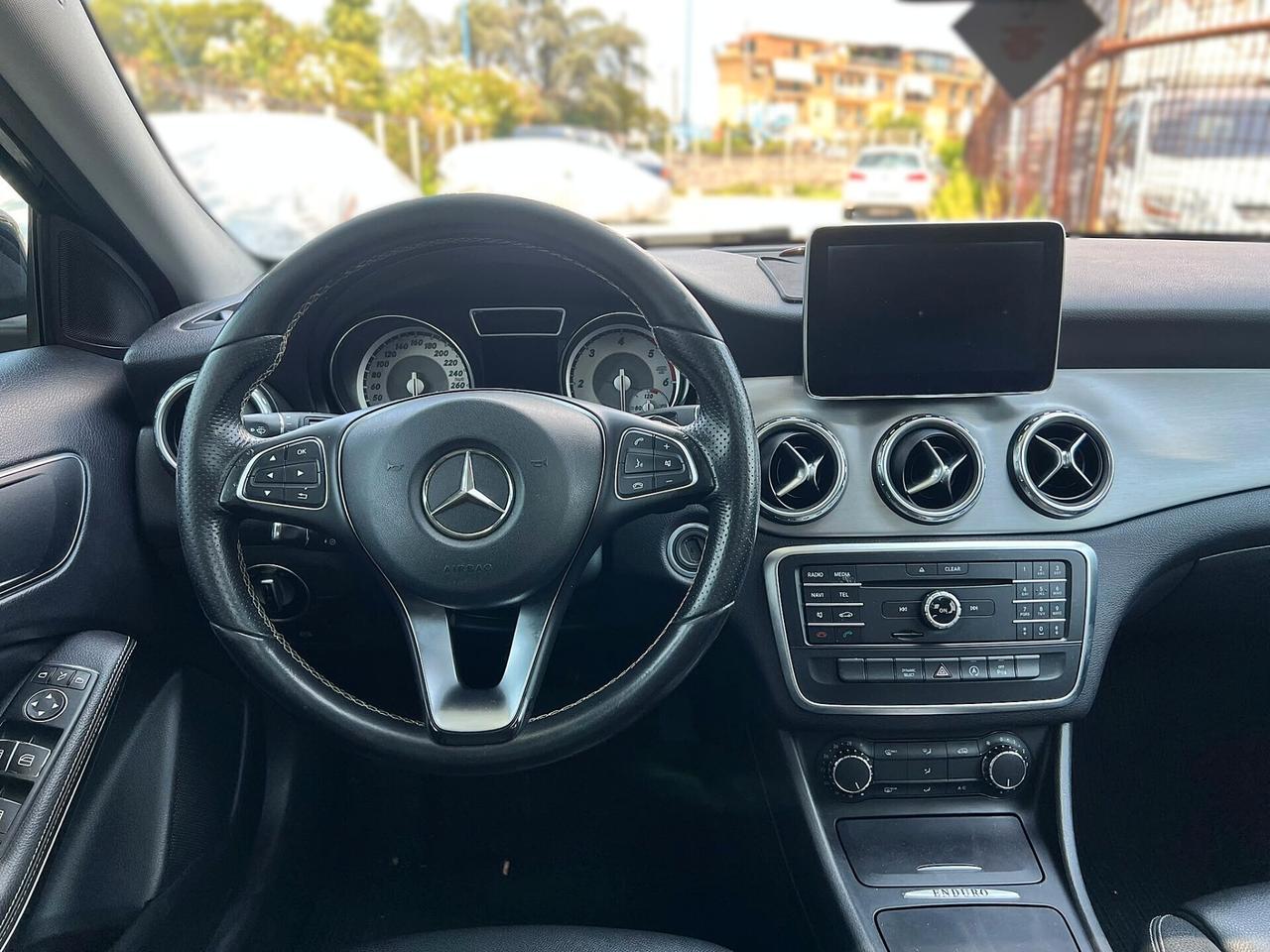 MERCEDES-BENZ GLA 180 d Automatic Premium - 2016