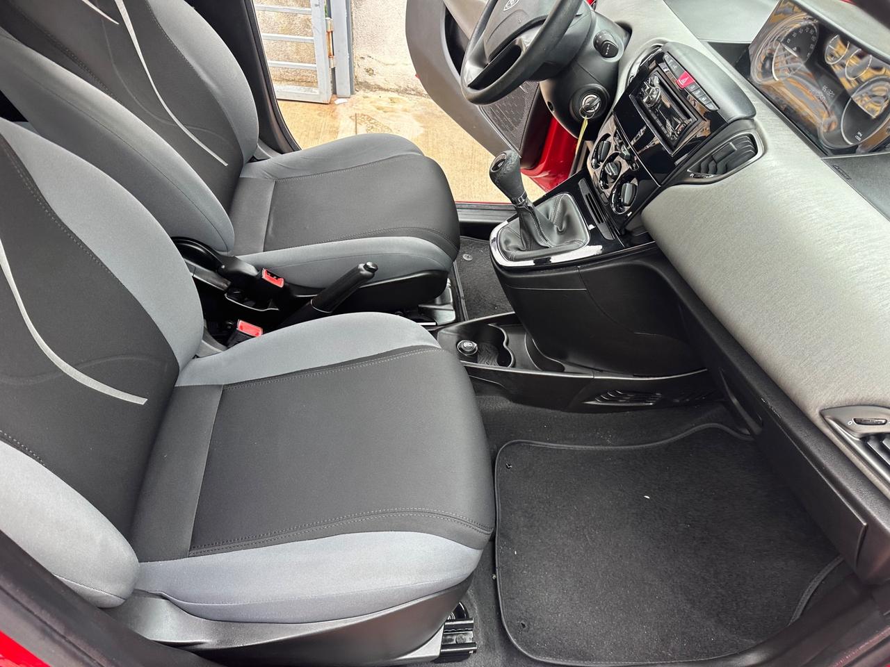 Lancia Ypsilon 1.3 MJT 16V 95 CV 5 porte S&S Silver