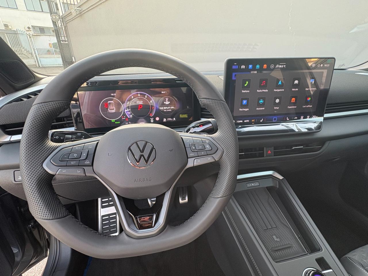 NEW VOLKSWAGEN T-ROC 1.5 eTSI ACT 150 CV DSG R-LINE