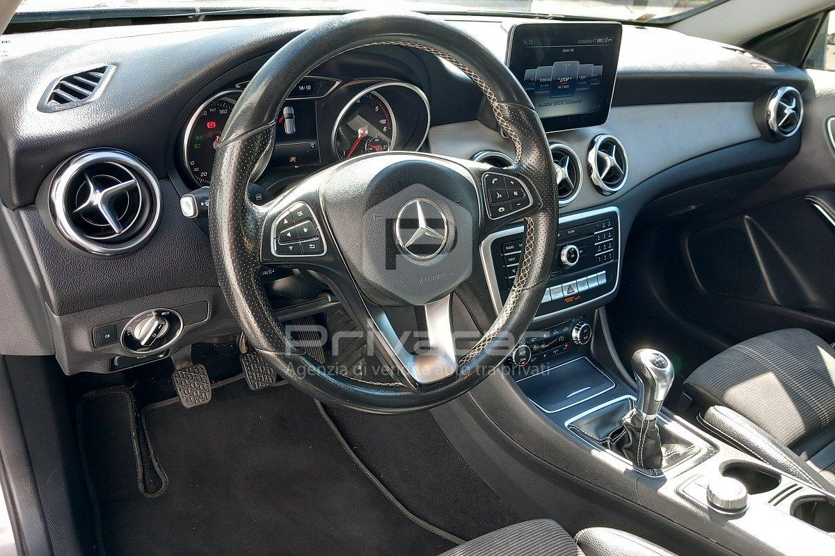 MERCEDES GLA 180 d Sport