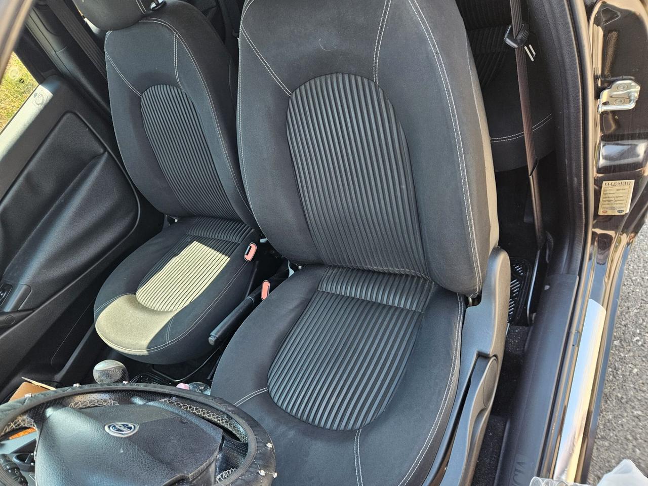 Lancia Ypsilon 1.3 MJT 105 CV Sport MomoDesign