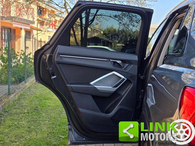 AUDI Q3 35 TFSI 150 CV S Tronic S Line Identity Black