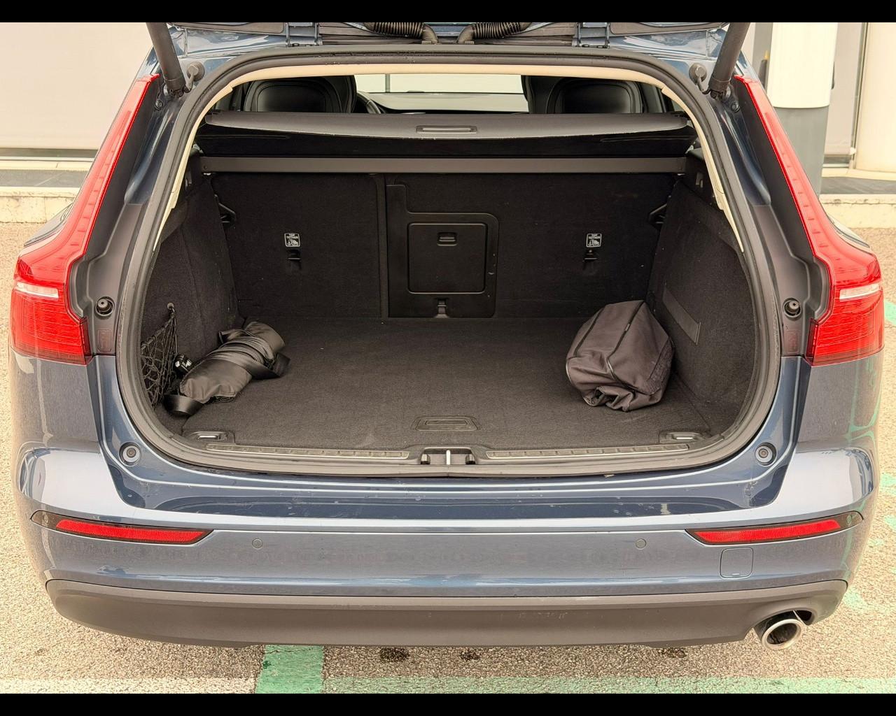 VOLVO V60 2.0 D3 MOMENTUM AUTO