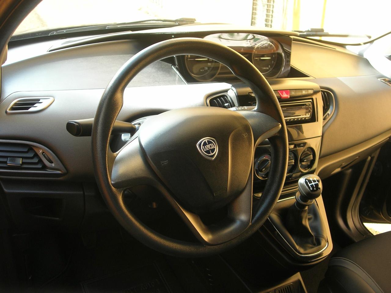 Lancia Ypsilon 1.2 69 CV 5 porte Silver