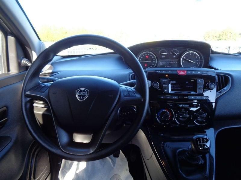 Lancia Ypsilon Ypsilon 1.0 FireFly 5 porte S&S Hybrid Ecochic Silver