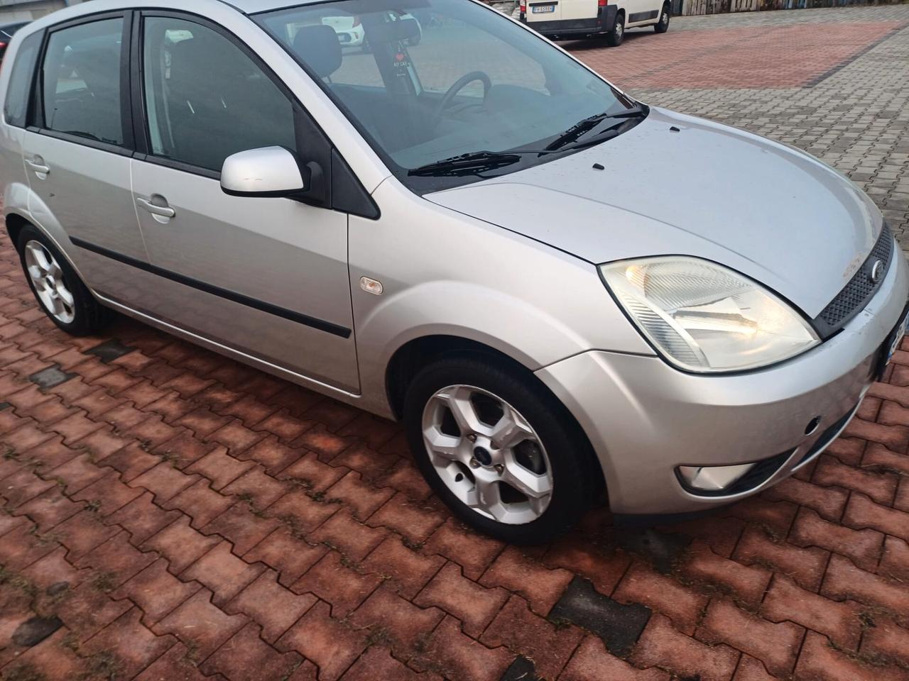 Ford Fiesta 1.2 16V 5p. Ghia