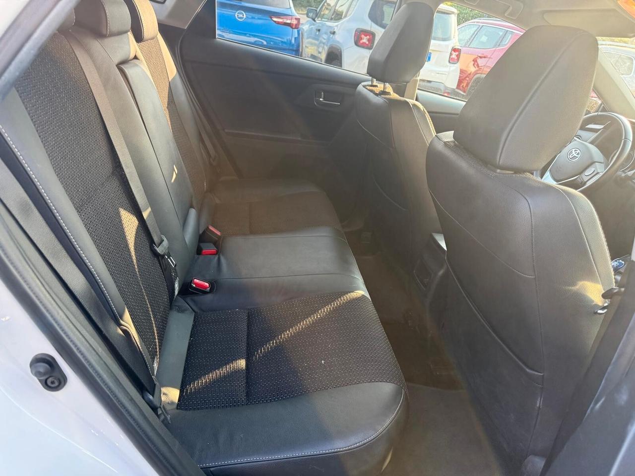 Toyota Auris 1.8 Hybrid Lounge