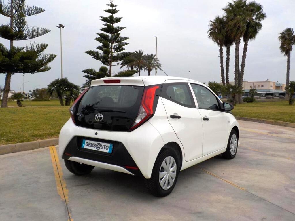 Toyota Aygo Connect 1.0 VVT-i 72 CV 5 porte x-play