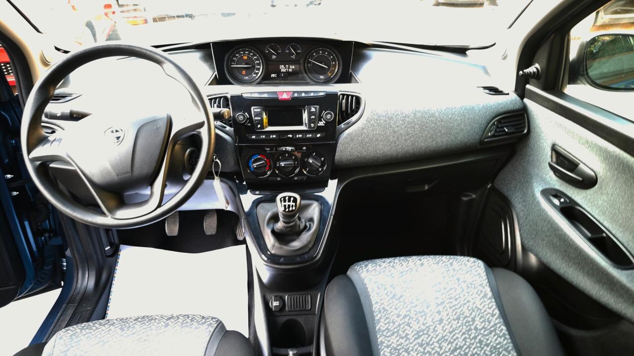 PARI A NUOVA YPSILON 1.0HYBRID 10/2023 KM 39.000