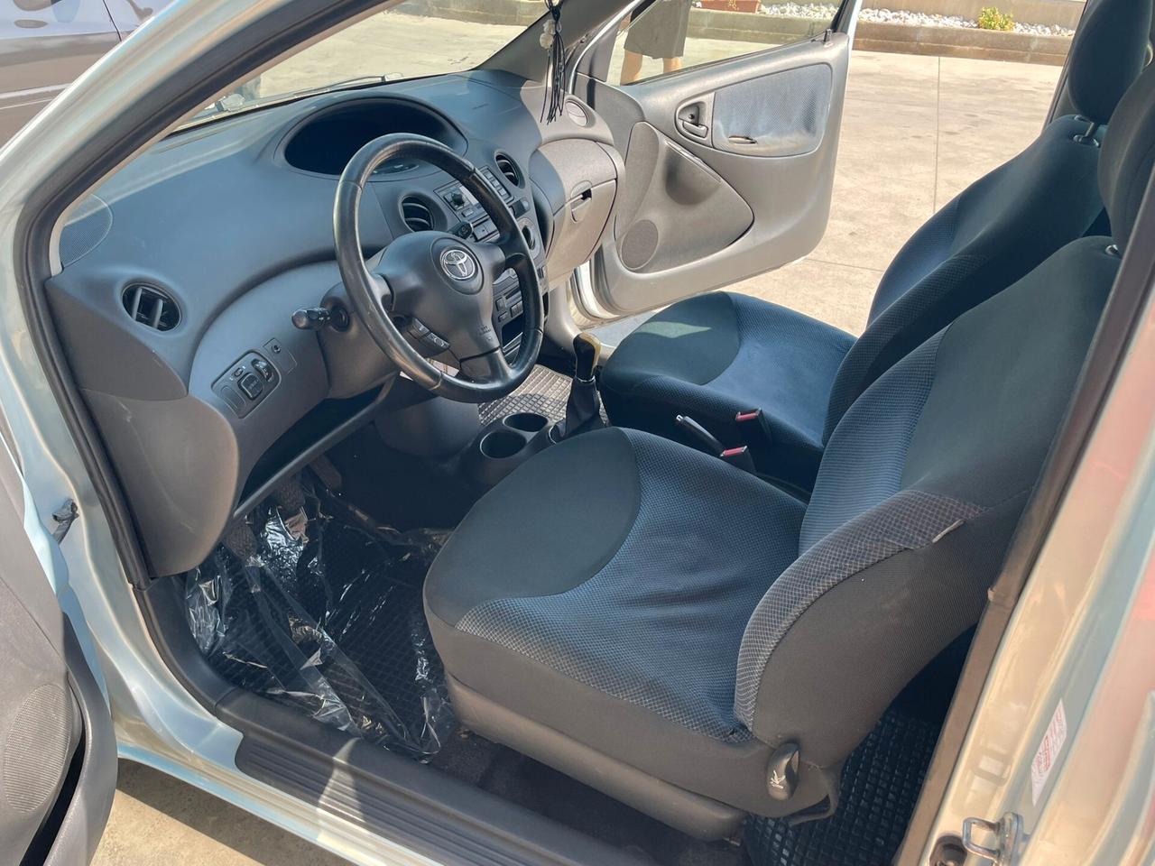 Toyota Yaris 1.0 3 porte Sol OK neopatentati
