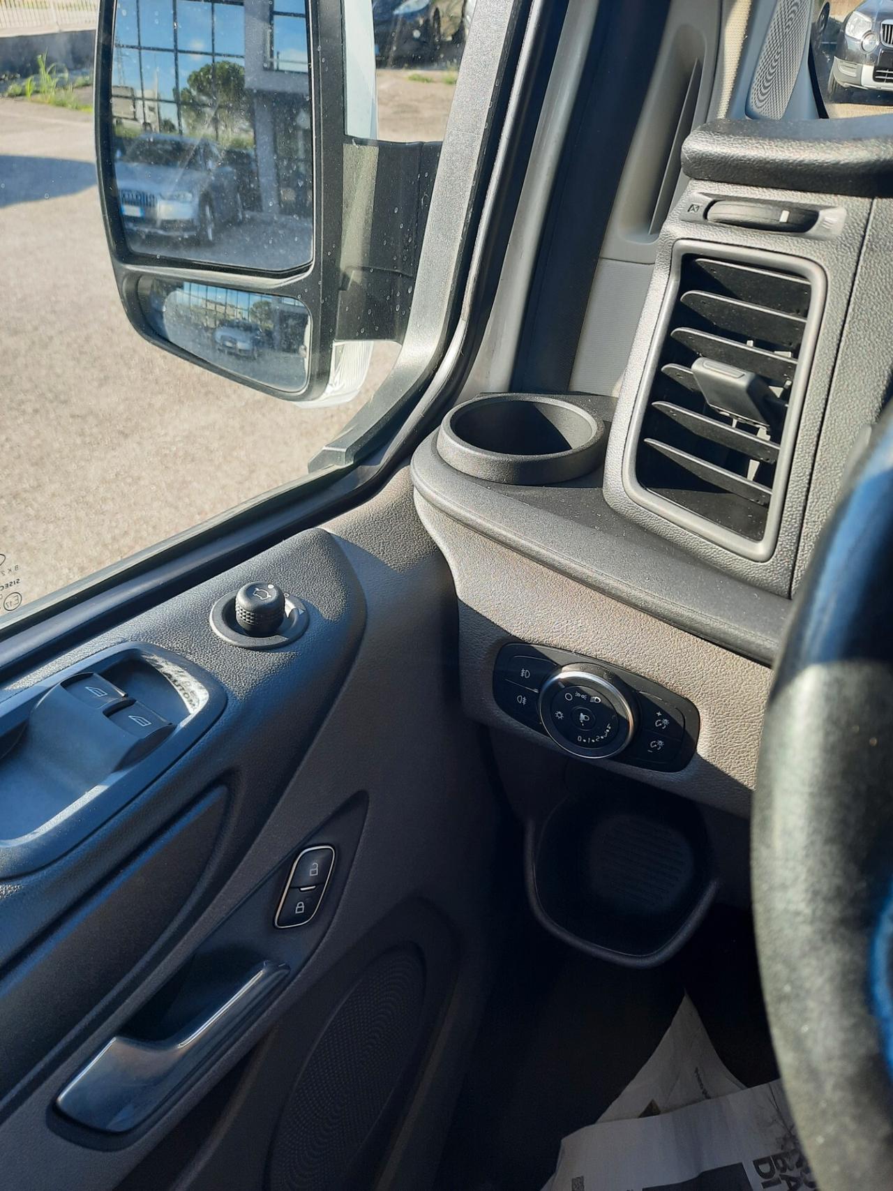 Ford Transit Custom 340 2.0 TDCi 130 PC PR.IVATO Titanium