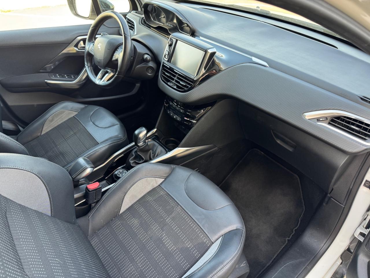 Peugeot 2008 1.6 e-HDi 92 Allure -GRIP CONTROL-