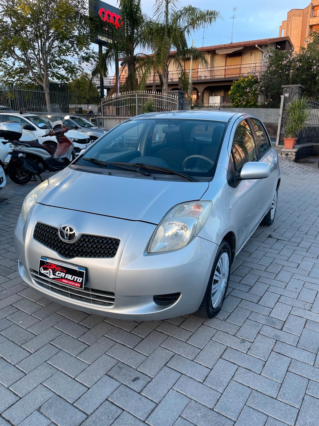 Toyota Yaris 1.0 5 porte