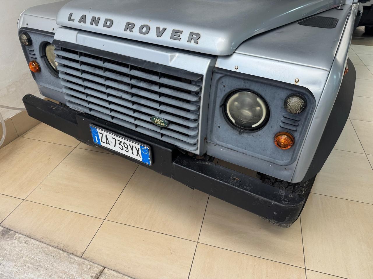 Land Rover Defender 90 2.4 TD4 Station Wagon SE