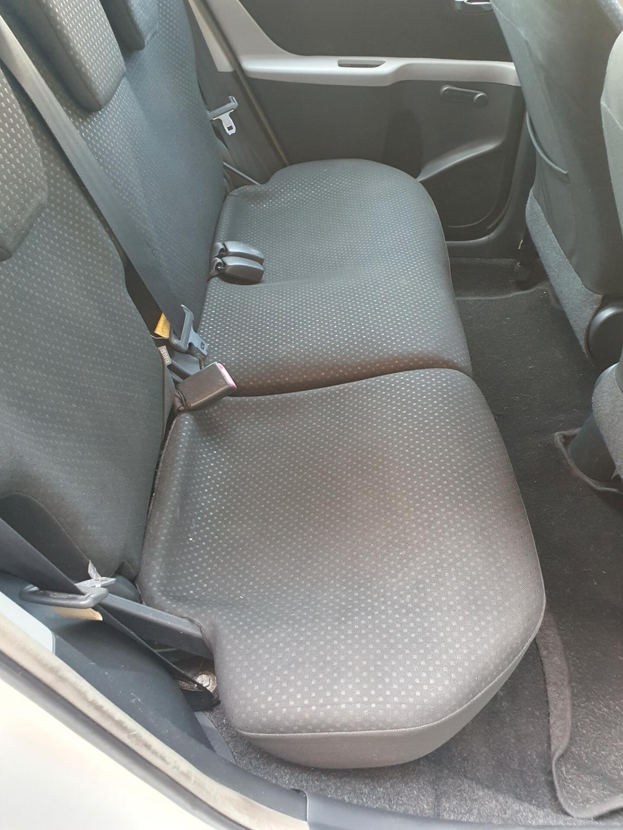 Toyota Yaris 1.3 5 porte Sol benzina anno 2011 km 135000