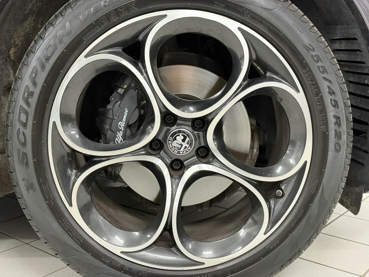 Alfa Romeo Stelvio 2.2 TD 210 CV VELOCE TETTO HARMAN KARDON Q4