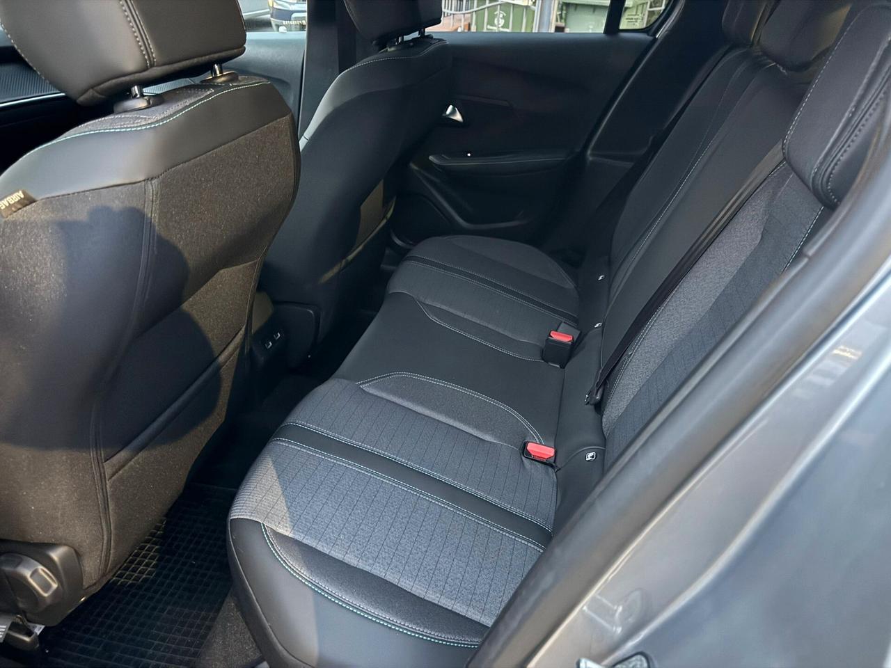 Peugeot 208 100cv BlueHDi Allure Pack