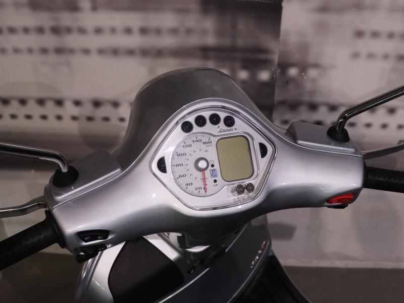 Piaggio Vespa GTS 250