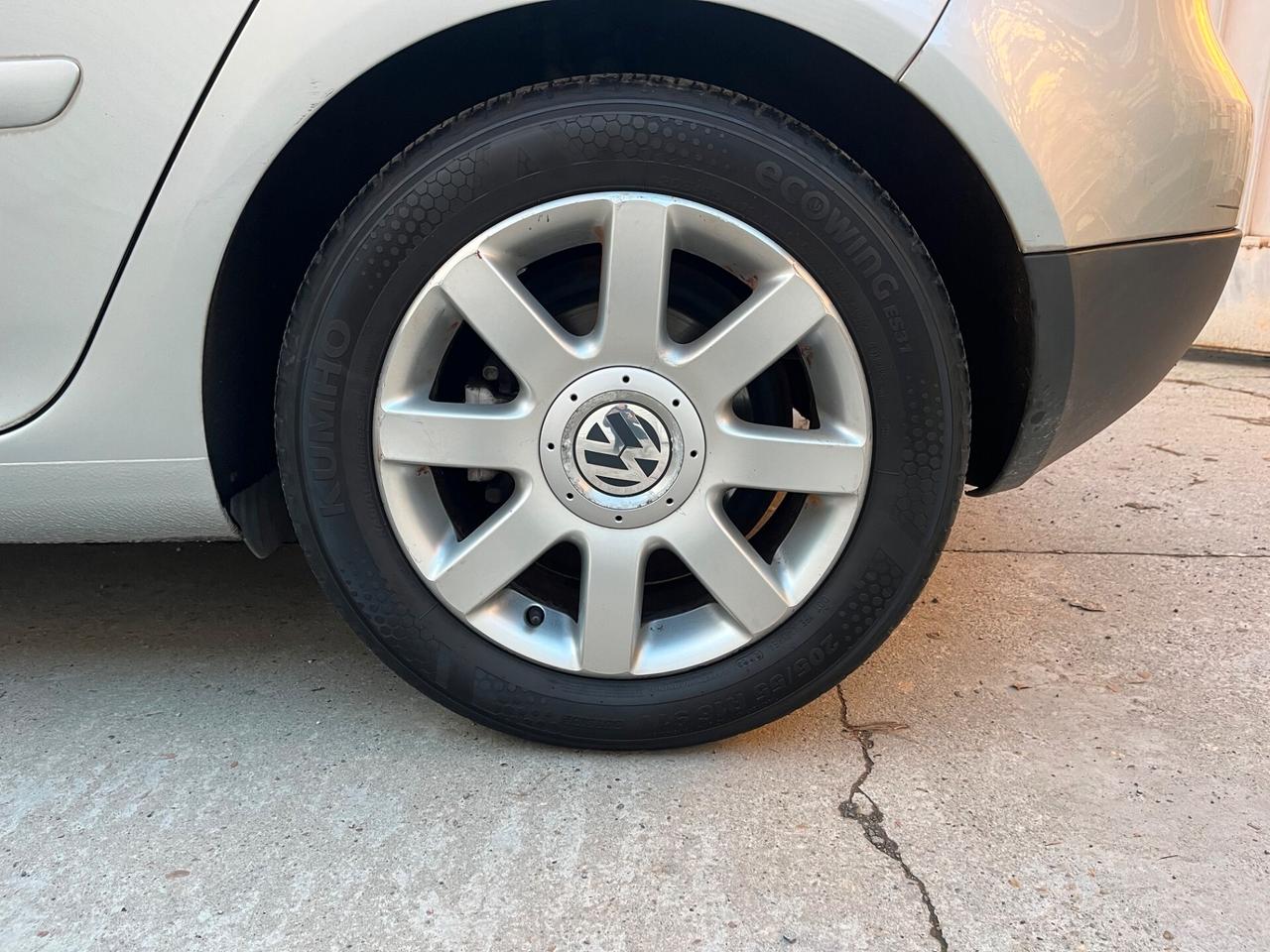 Volkswagen Golf 1.6 16V FSI 5p. Sportline