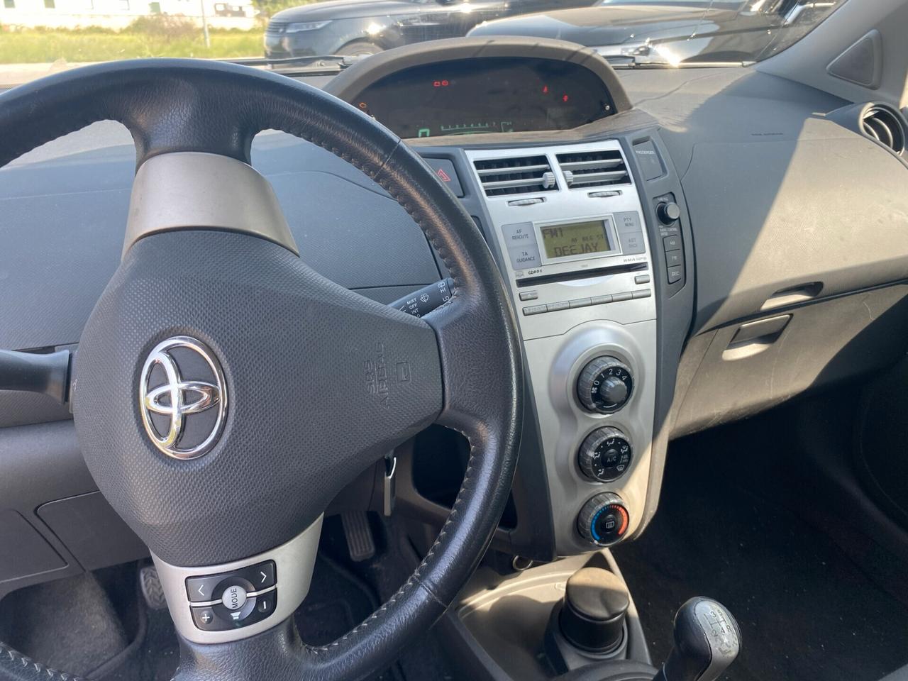 Toyota Yaris 1.0 5 porte
