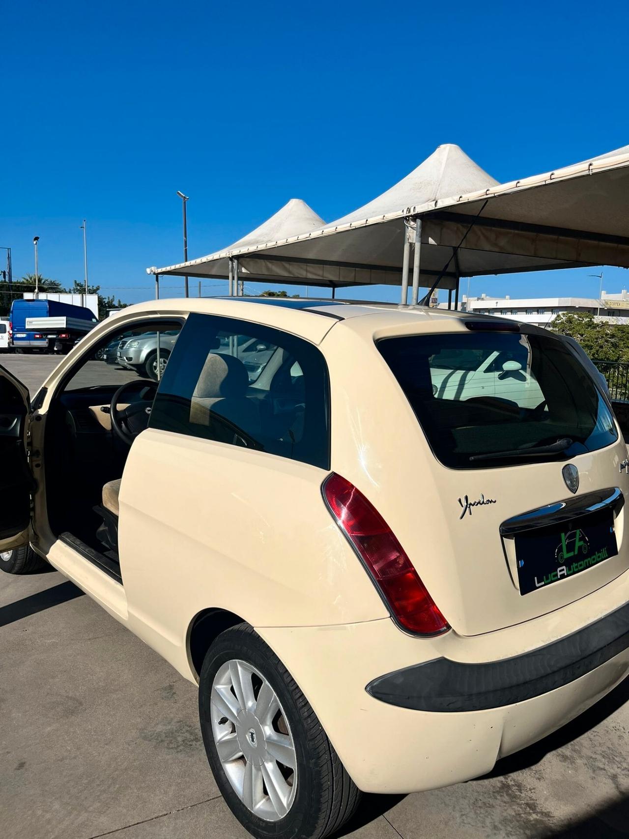 Lancia Ypsilon 1.3 MJT 65 CV Platino