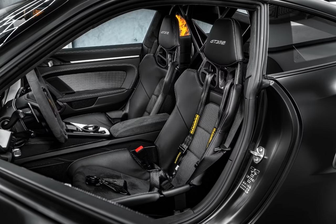 Porsche 911 GT3 RS PPF completo e pellicola satinata nera