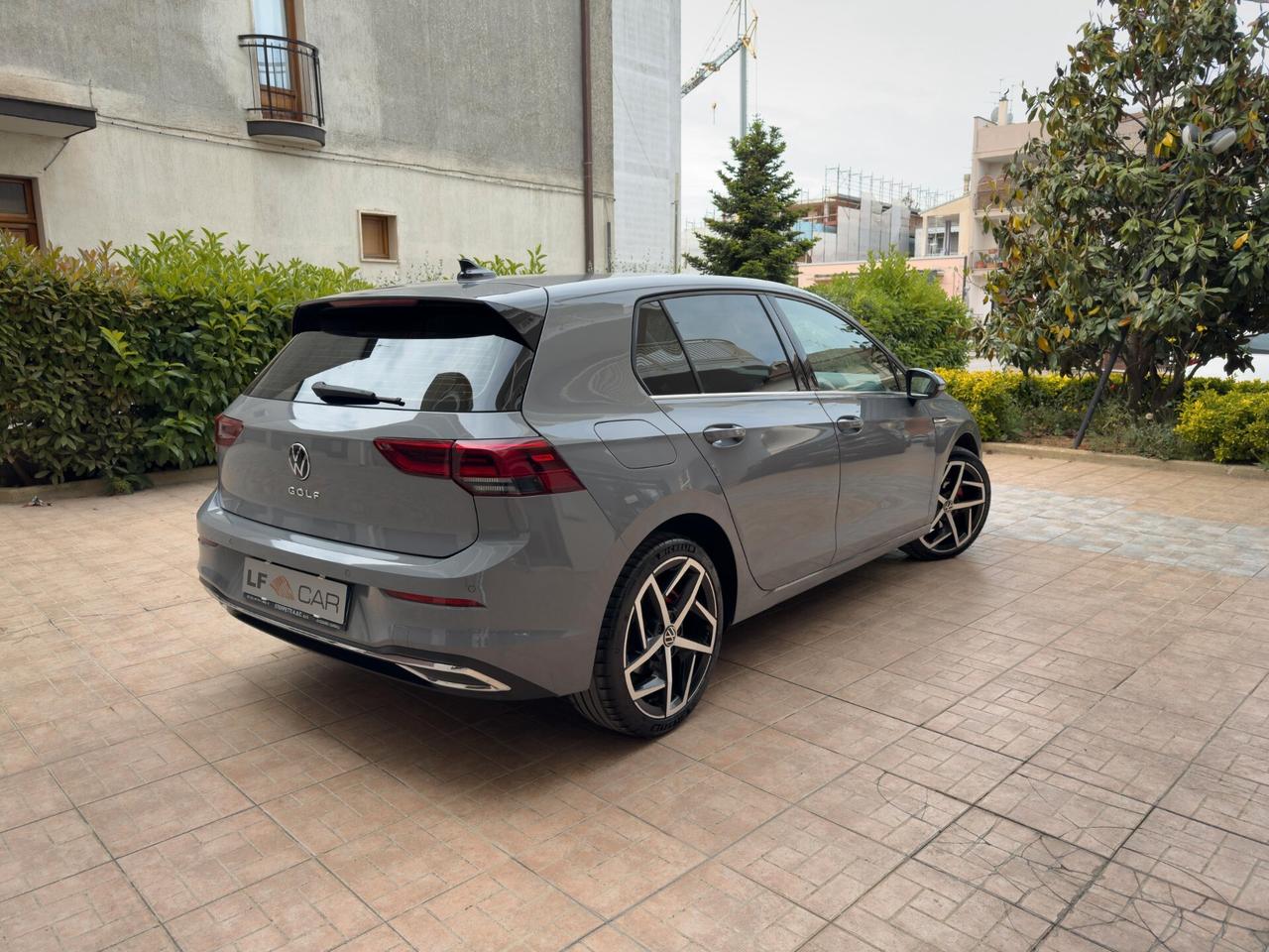 Volkswagen Golf 2.0 TDI Style 115 cv Neopatentati