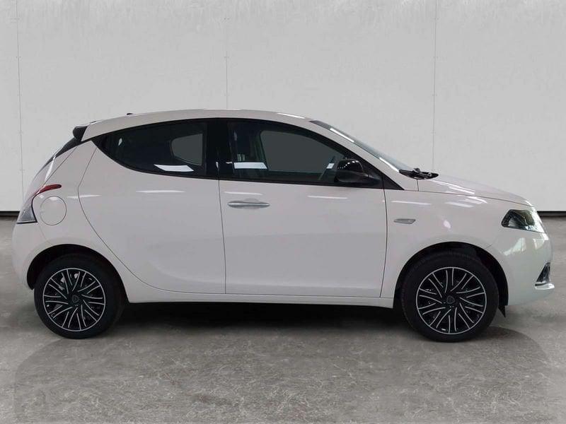 Lancia Ypsilon 1.0 firefly hybrid Gold s&s 70cv