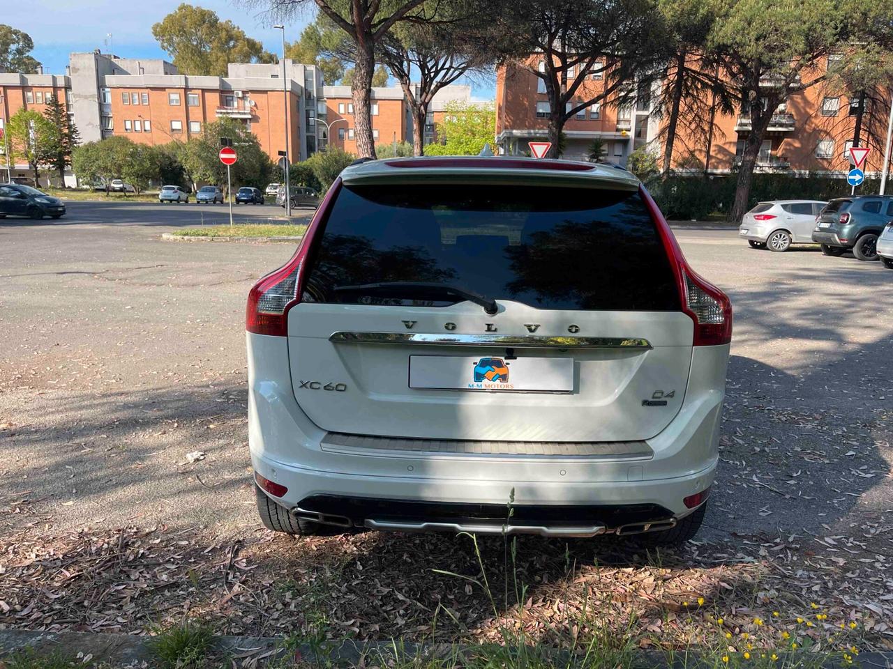 Volvo XC 60 XC60 D5 AWD Geartronic R-design Automatica Apple Car Android