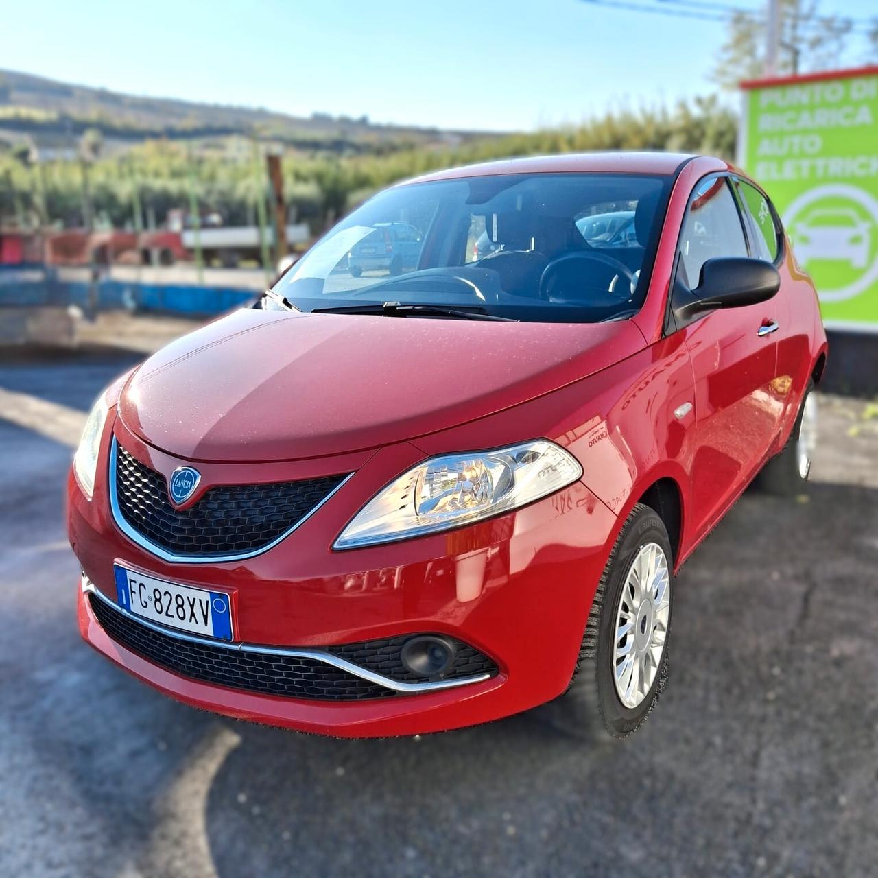 Lancia Ypsilon 0.9 TwinAir 85 CV 5 porte Metano