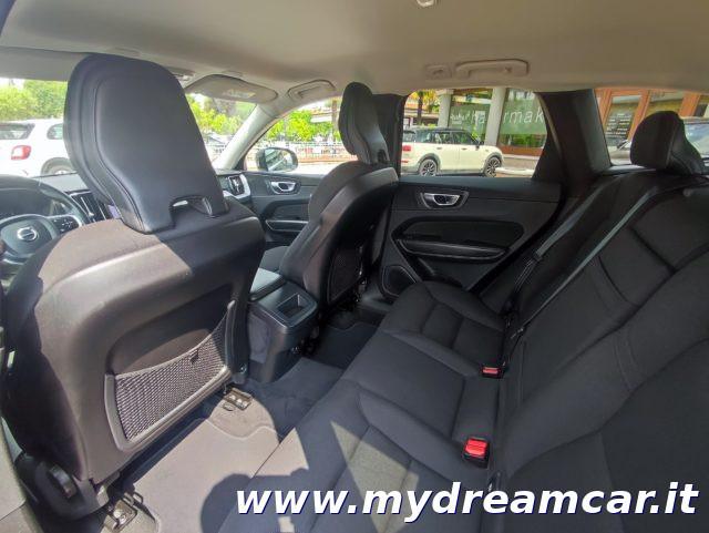 VOLVO XC60 B4 (d) AWD Geartronic Momentum