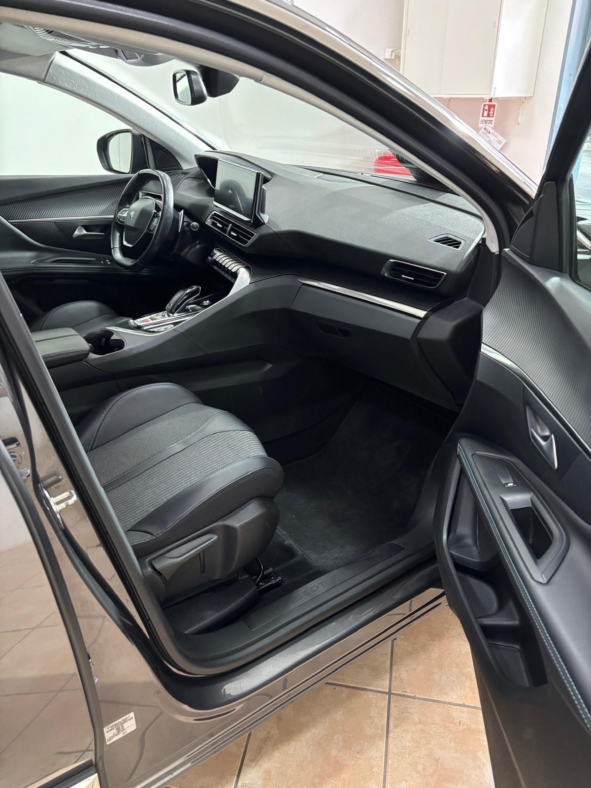 Peugeot 3008 BlueHDi 130 S&S EAT8 Allure