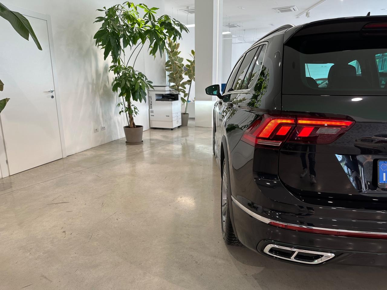 Tiguan R-Line 2.0 TDI 150cv DSG SCR IVA ESPOSTA