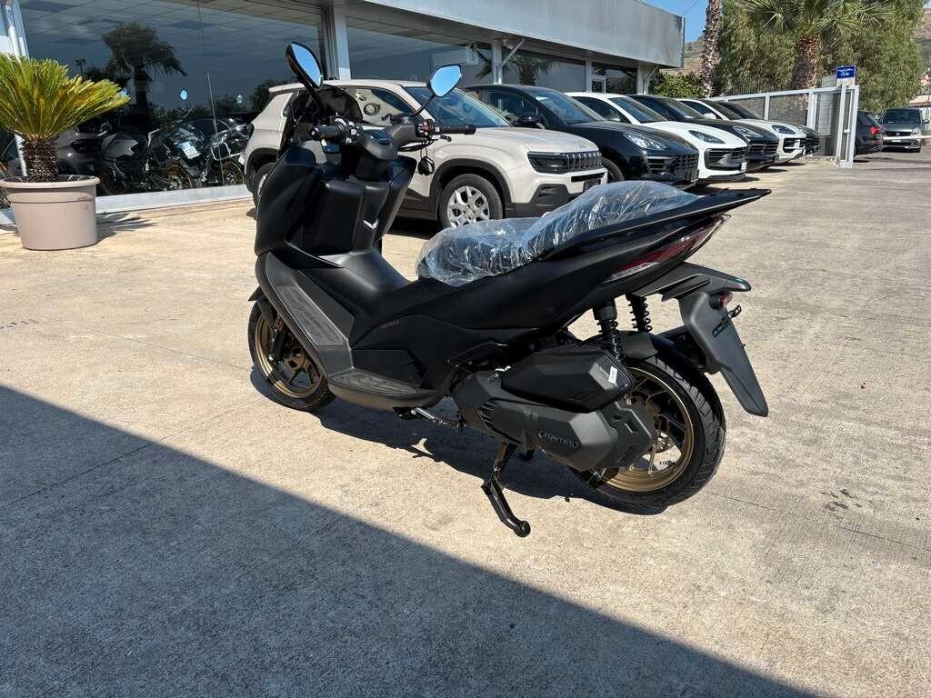Zontes ZT 125 D Nuovo pronta consegna Tuo a solo 33 Euro al mese Vieni da noi a scoprirla