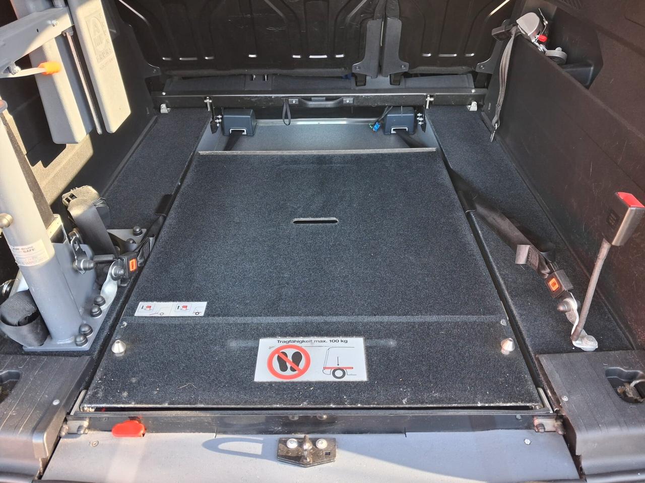 Citroen Berlingo Pianale ribassato con rampa disabili in carrozzina