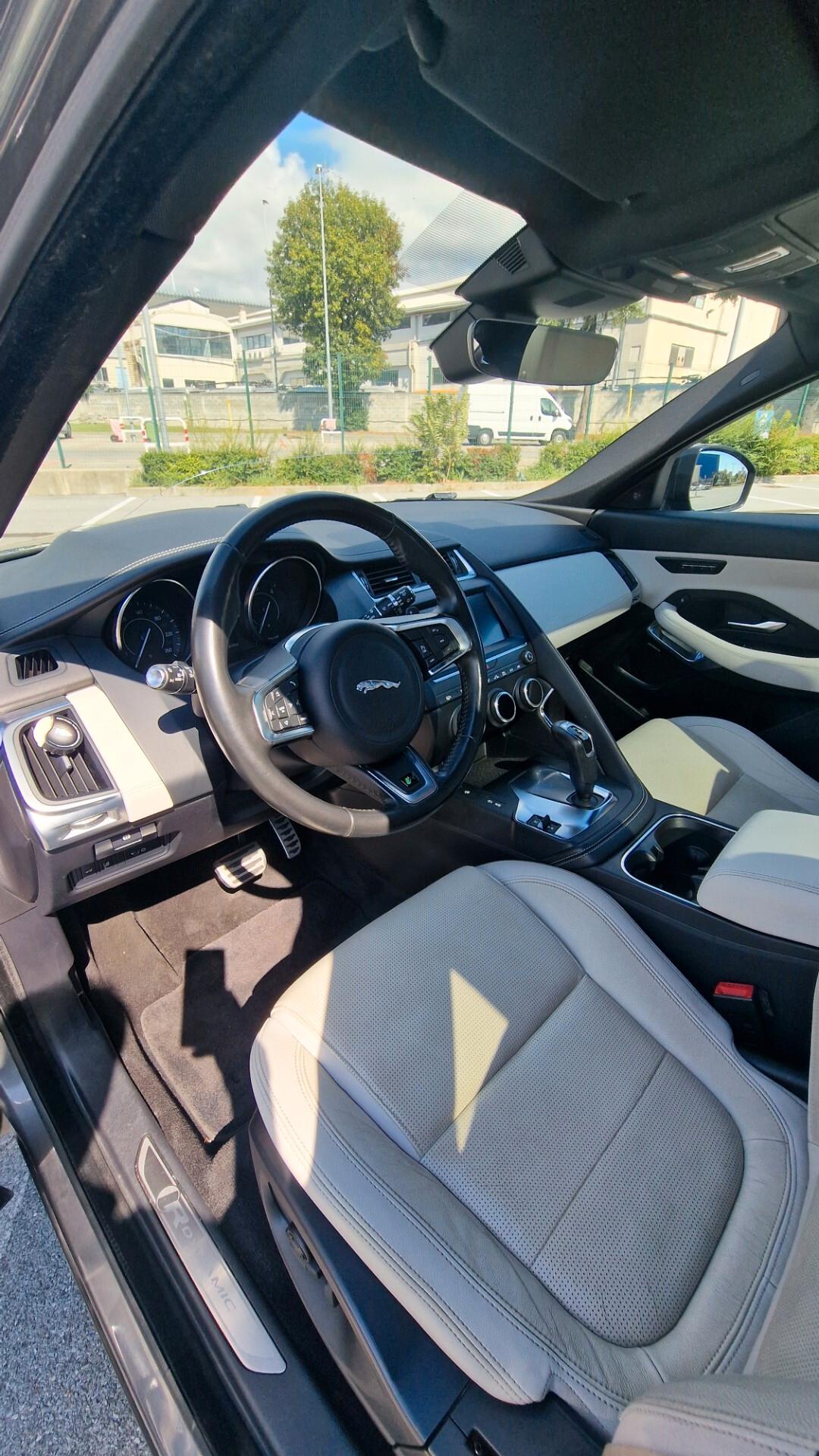 Jaguar E-Pace 2.0D 240 CV AWD aut. R-Dynamic SE