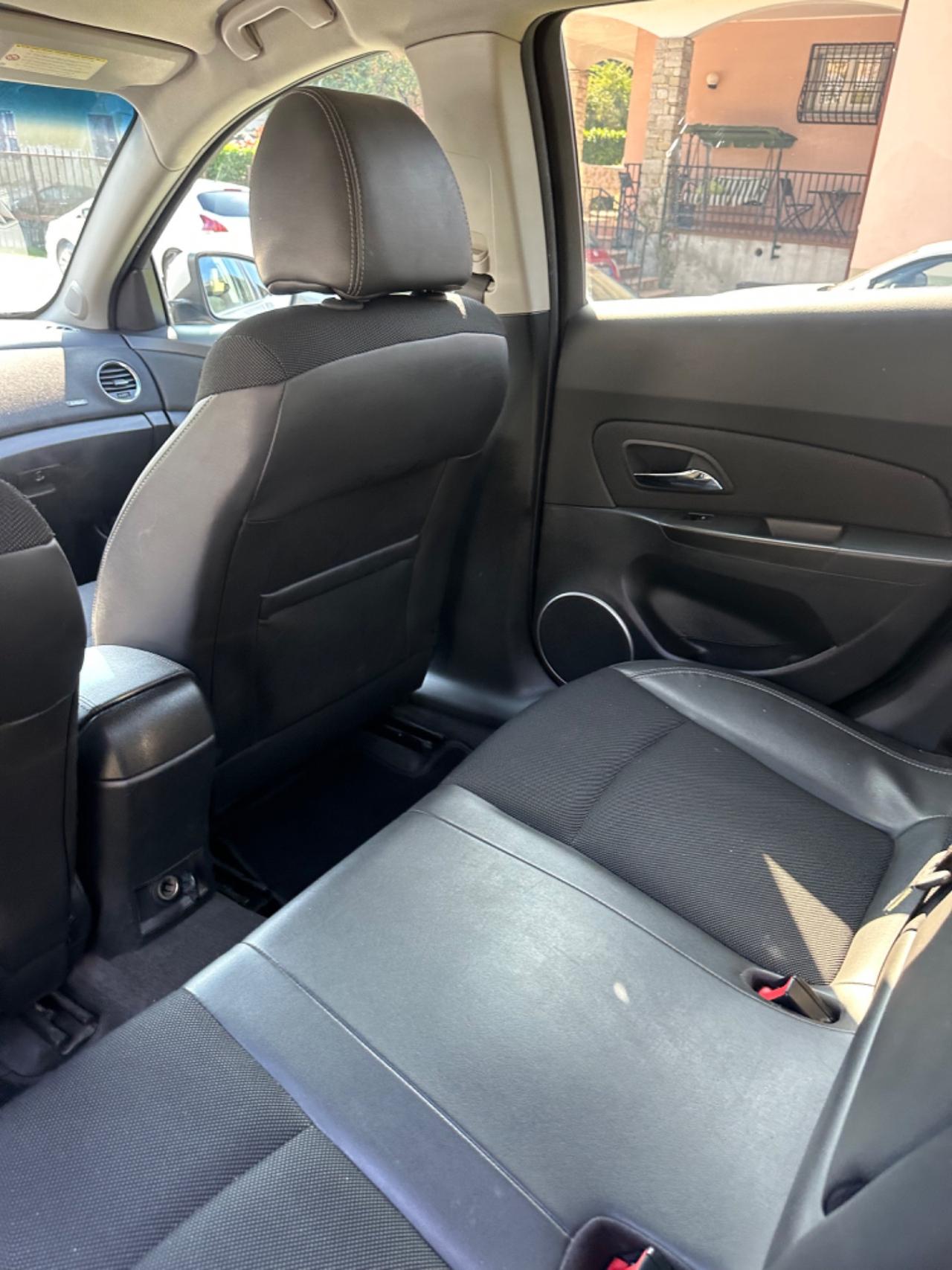 Chevrolet CRUZE 1.7 Diesel 5P LT KMCERT UNICOPR
