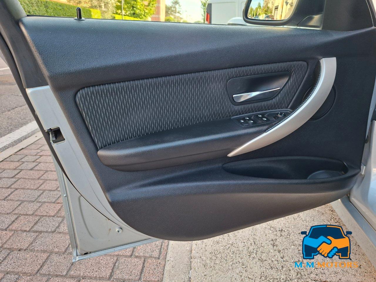 BMW 320 d Touring doppio treno di pneumatici