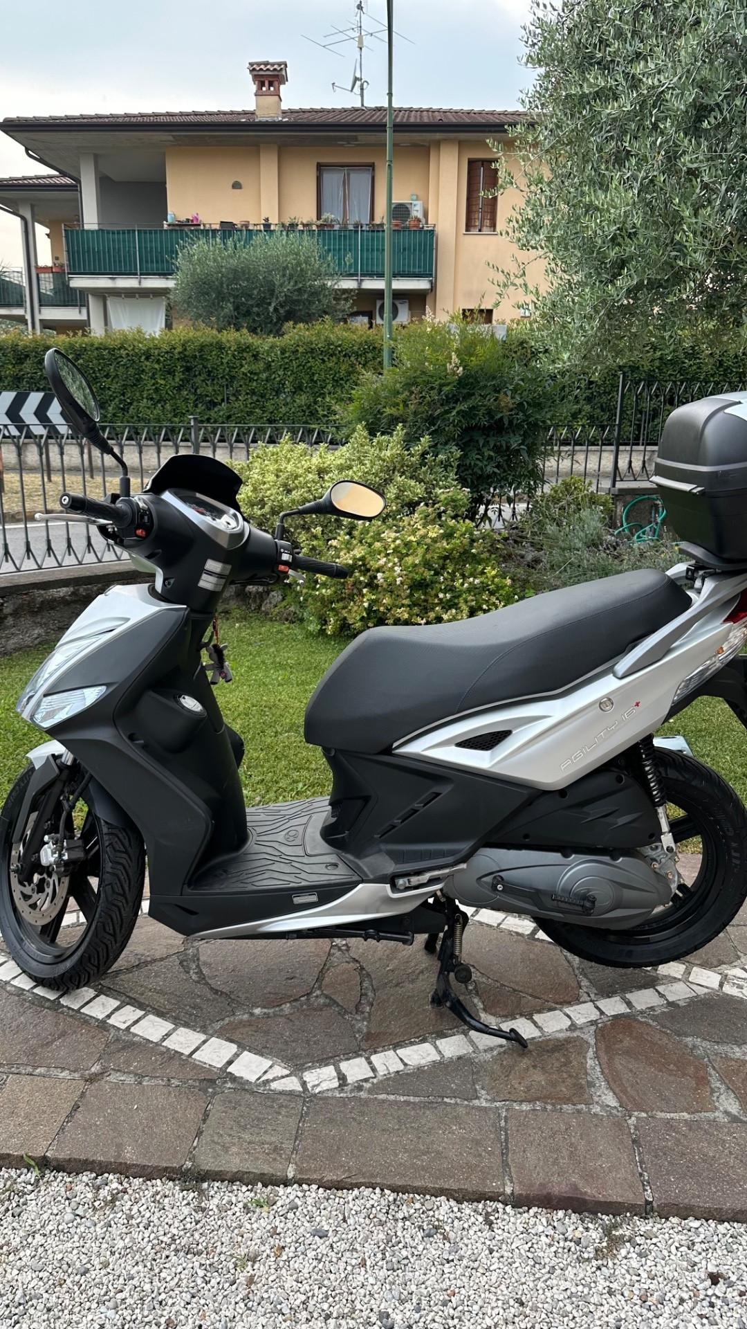 Kymco Agility 125 R 16 Plus Parabrezza e bauletto