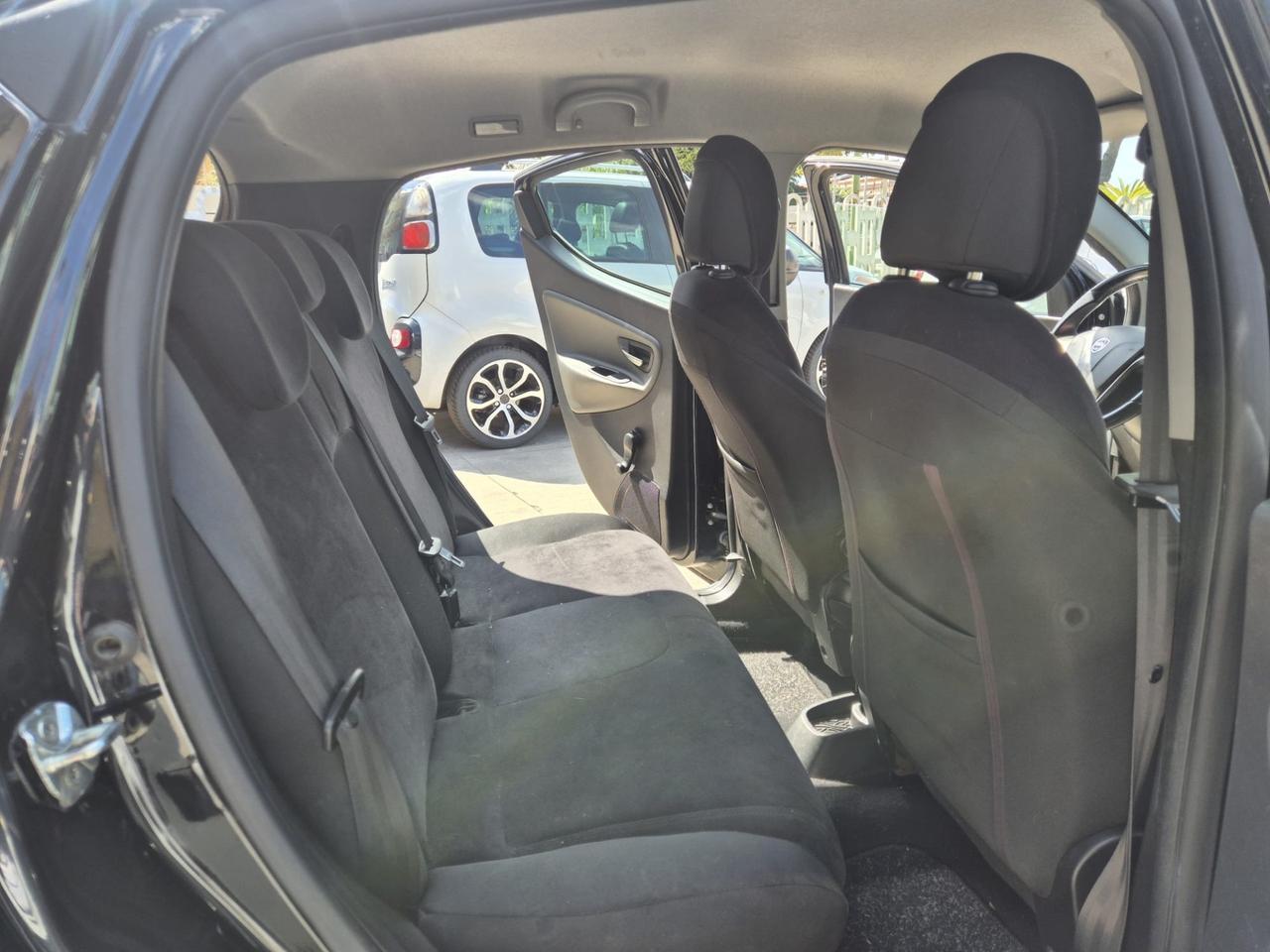 Lancia Ypsilon 1.2 69 CV 5 porte S&S Silver