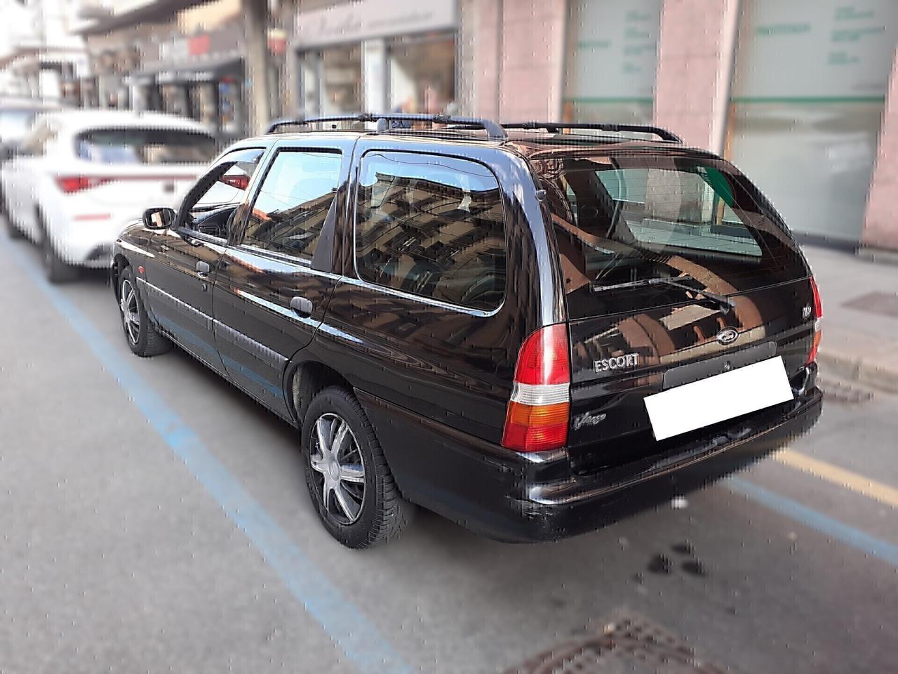 FORD ESCORT - APERTI AD AGOSTO