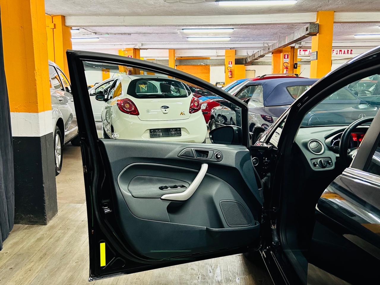 FORD FIESTA 1.4 TDCi CON SOLI 16.603 KM IN CONDIZIONI DA VETRINA.