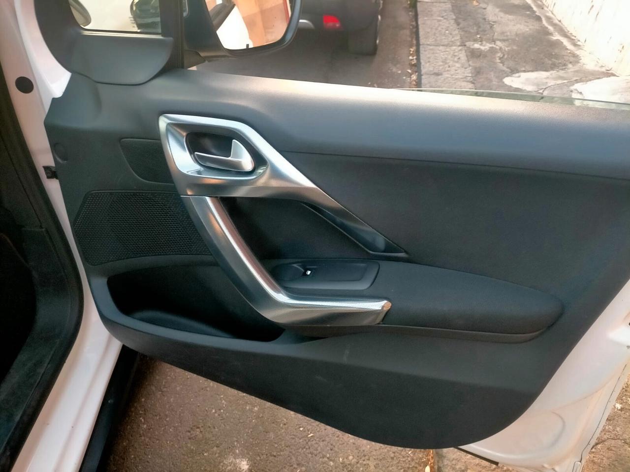 Peugeot 2008 BlueHDi 100 Allure