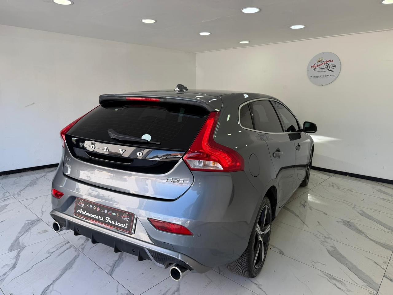 Volvo V40 D3 R-design-GARANTITA-2018