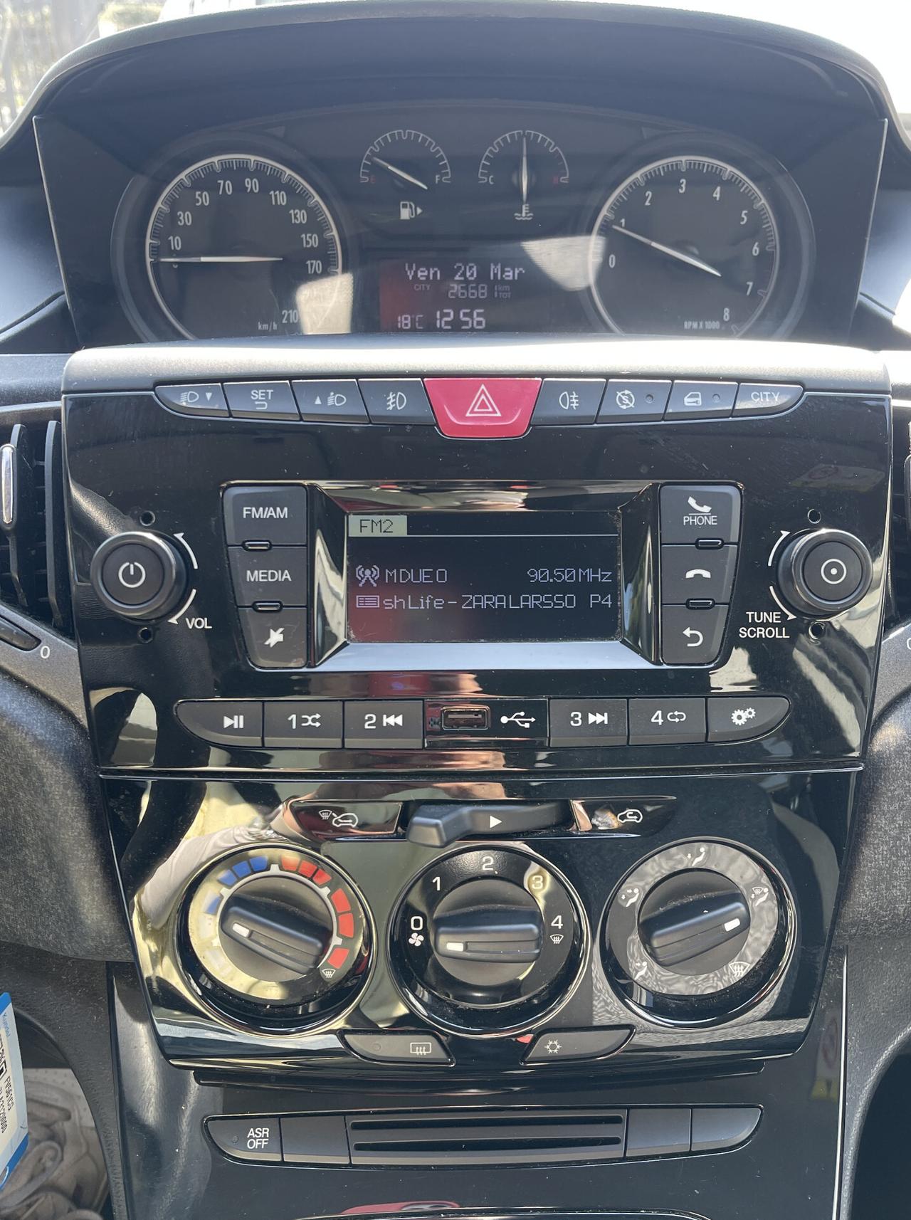 Lancia Ypsilon 1.2 5 porte Elefantino