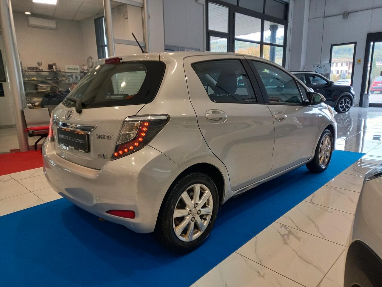 Toyota Yaris 1.5 FULL HYBRID Lounge