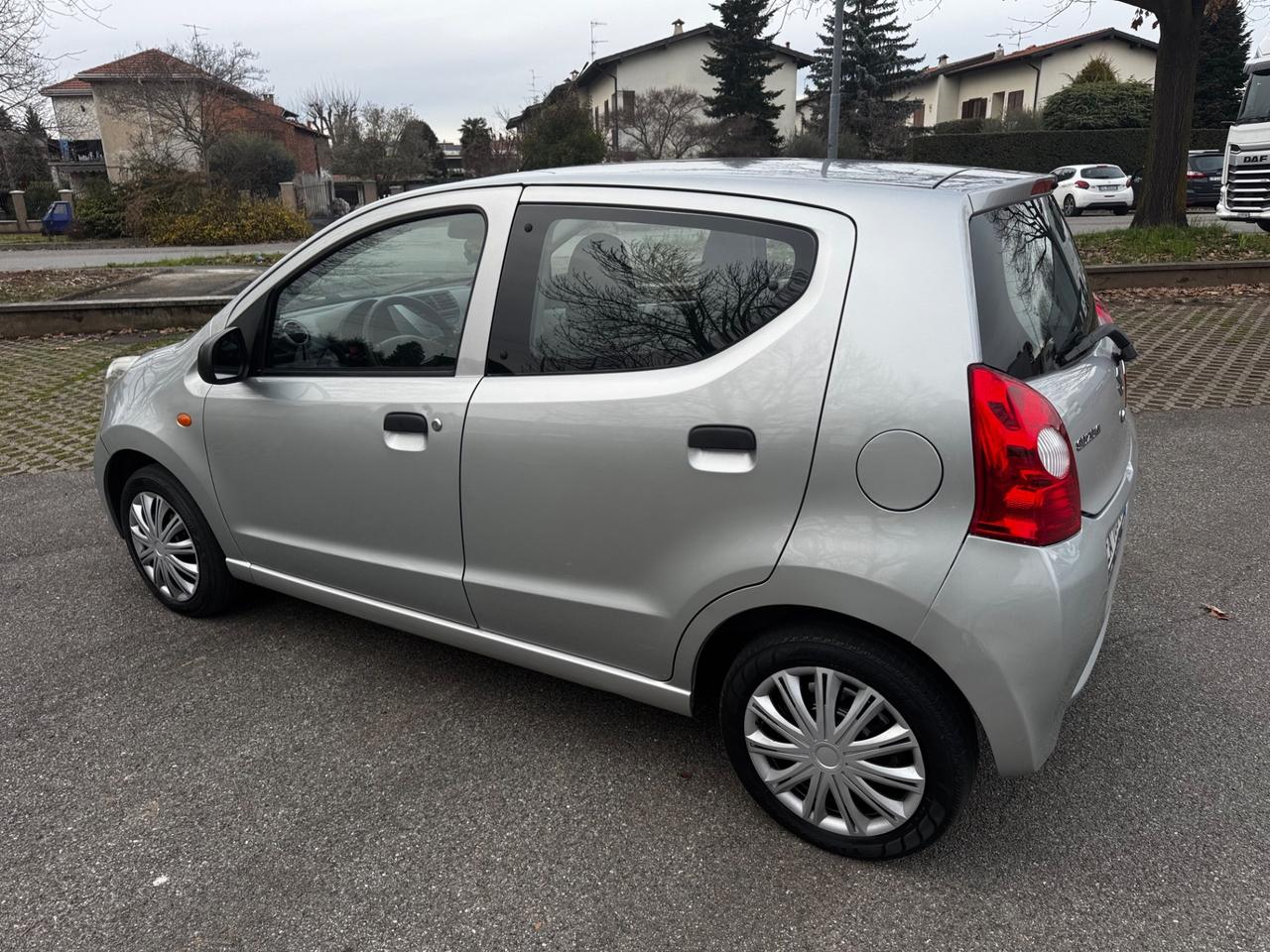 Suzuki Alto 1.0 con 77000km neopatentati