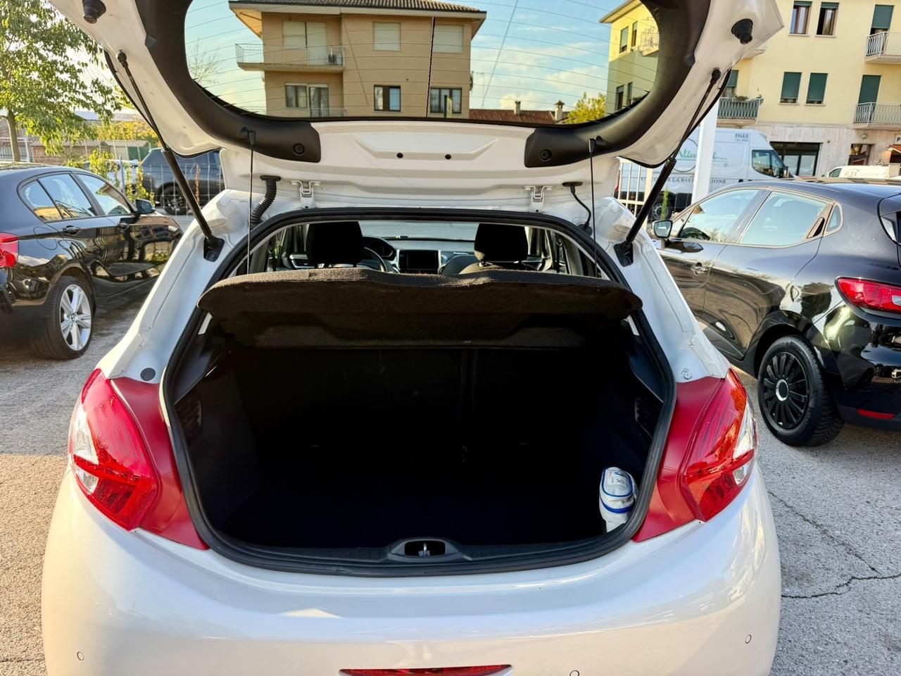 Peugeot 208 1.2 benzina Neopatentati