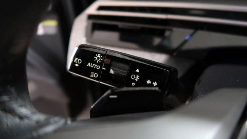 Peugeot 3008 3008 1.2 hybrid Allure 145cv e-dcs6